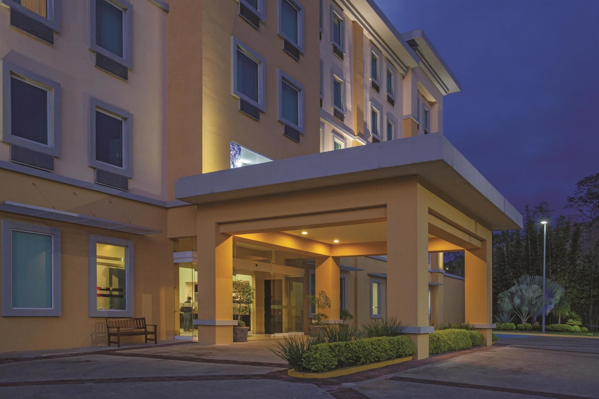 La Quinta by Wyndham Poza Rica Exterior foto